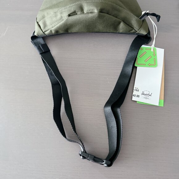 Herschel Classic Hip Pack - 1L New with tags! Ivy green bum bag crossbody - Picture 10 of 13